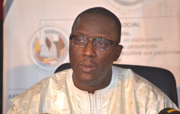 Malade, Le ministre de l’Enseignement supérieur, Cheikh Oumar Hann évacué en France…