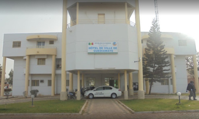 L'accès de la mairie bloqué par ses partisans: Aliou Sall rebrousse chemin