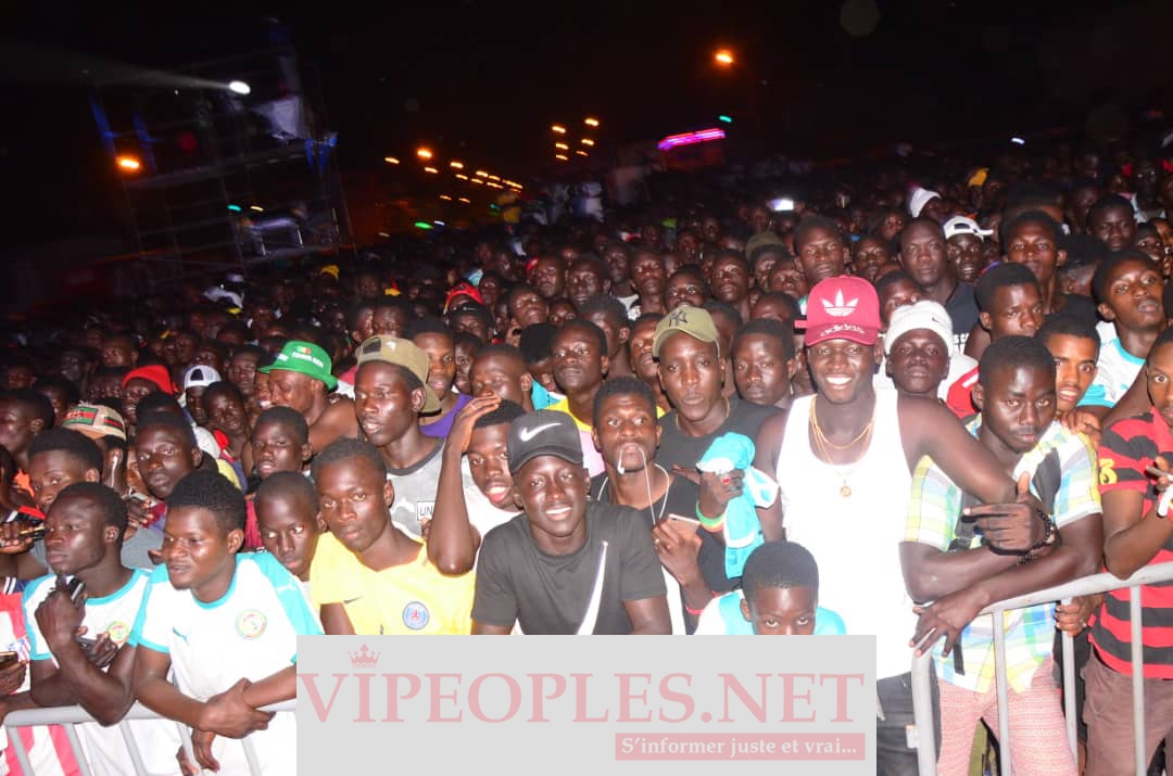 Concert Fan Zone avec Wally Seck, la place de la nation inondait de monde après la victoire du Sénégal face à l'Ouganda.
