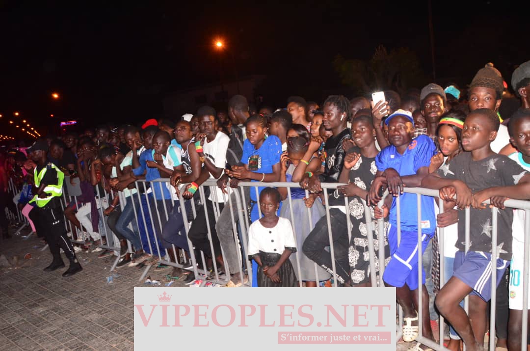 Concert Fan Zone avec Wally Seck, la place de la nation inondait de monde après la victoire du Sénégal face à l'Ouganda.