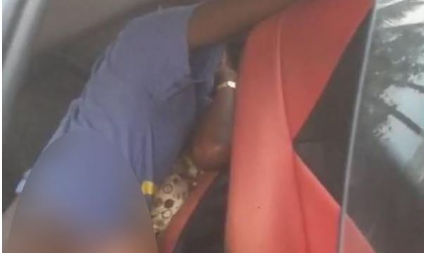 Incroyable, un taximan surpris sur une fille en pleine journée …..Hey mbaye li ba jamm la