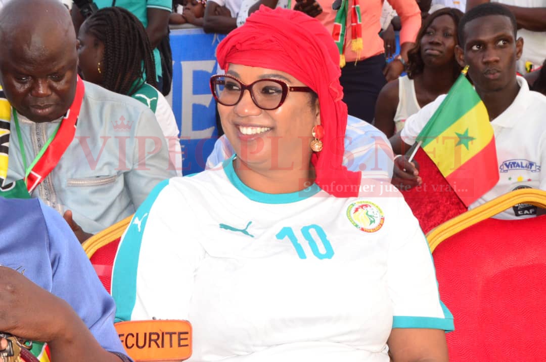 Comment les Sénégalais ont regardé le match du Sénégal face au Benin à la place de la nation avec Sidy Diop.