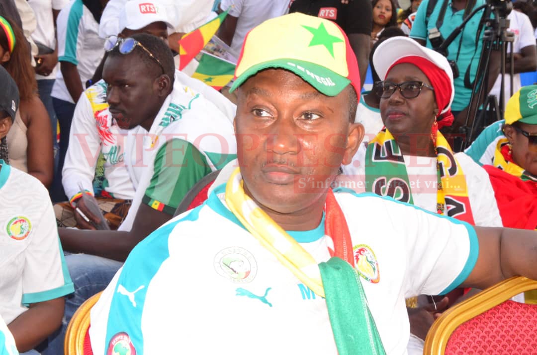 Comment les Sénégalais ont regardé le match du Sénégal face au Benin à la place de la nation avec Sidy Diop.