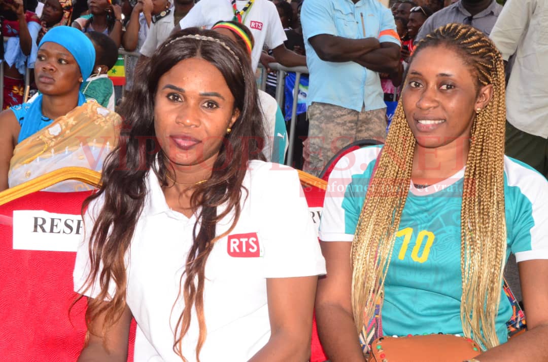 Comment les Sénégalais ont regardé le match du Sénégal face au Benin à la place de la nation avec Sidy Diop.