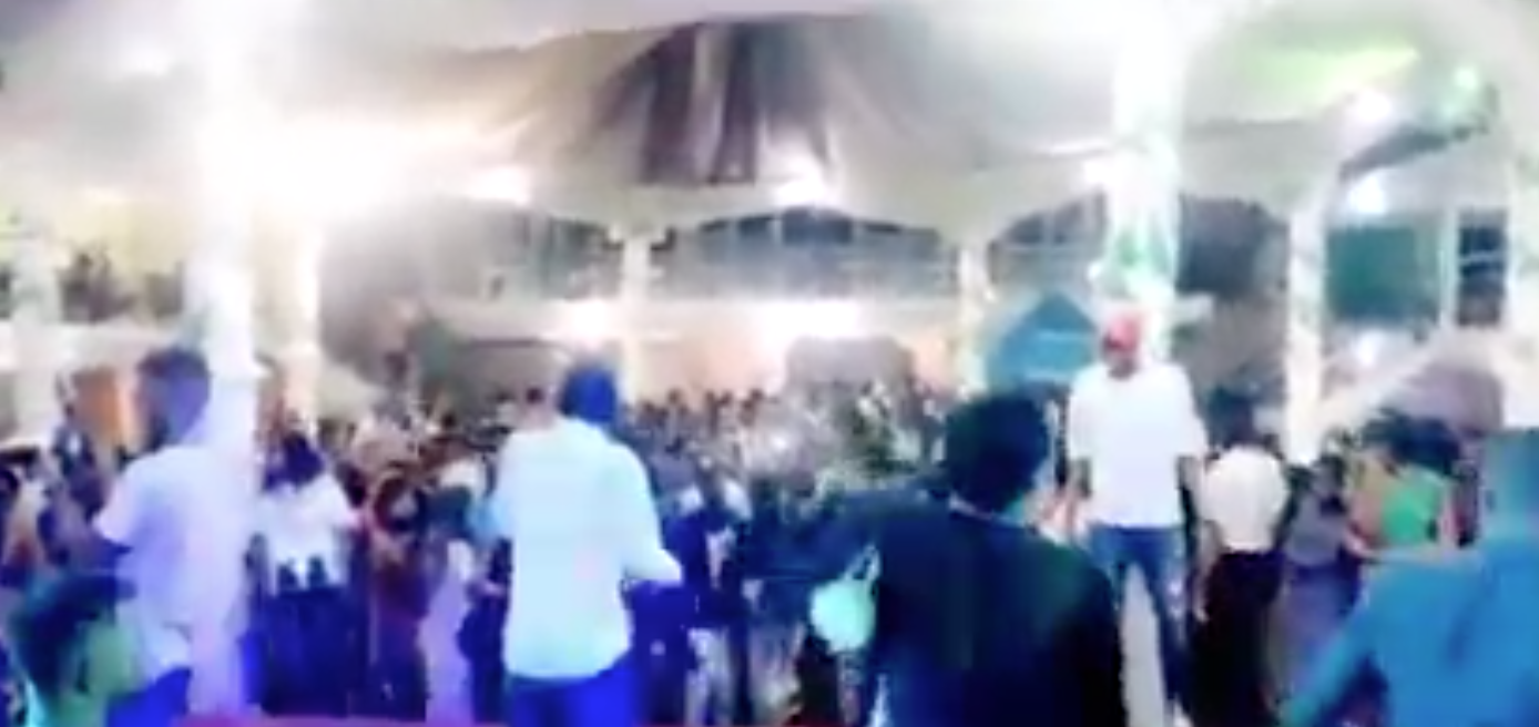 MAURITANIE: Sidy Diop chauffe le public et laisse ses empreintes chez les mauritaniens avec un "DIABIRA SUCRÉ SALÉ PIMENTÉ" MAURITANIE: Sidy Diop chauffe le public et laisse ses empreintes chez les mauritaniens avec un "DIABIRA SUCRÉ SALÉ PIMENTÉ"