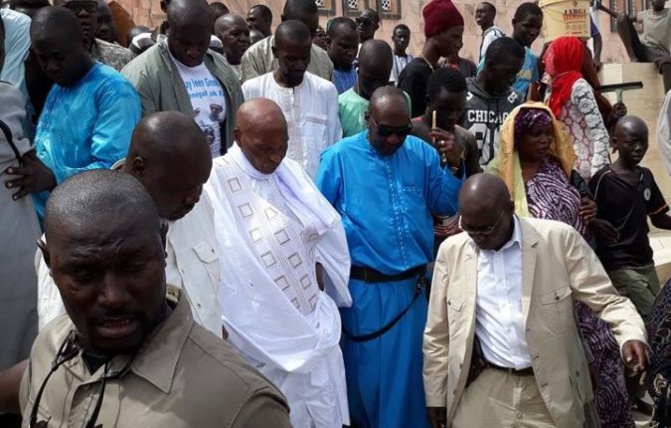 Dernière minute - Me Abdoulaye Wade débarque à Touba