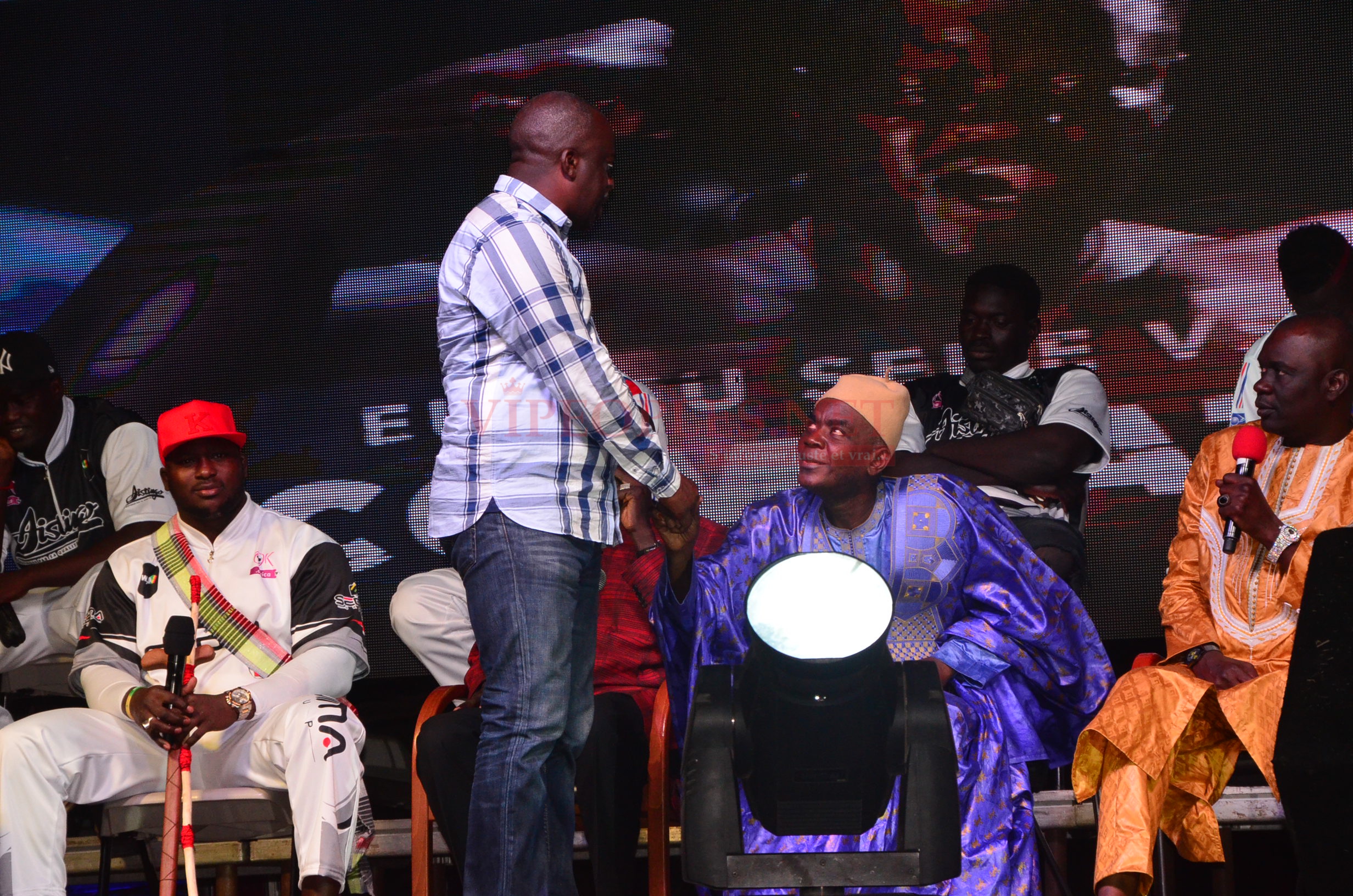 Tous les images du FACE 2 FACE Eumeu Séne vs Modou Lo un combat royal le 28 juillet.