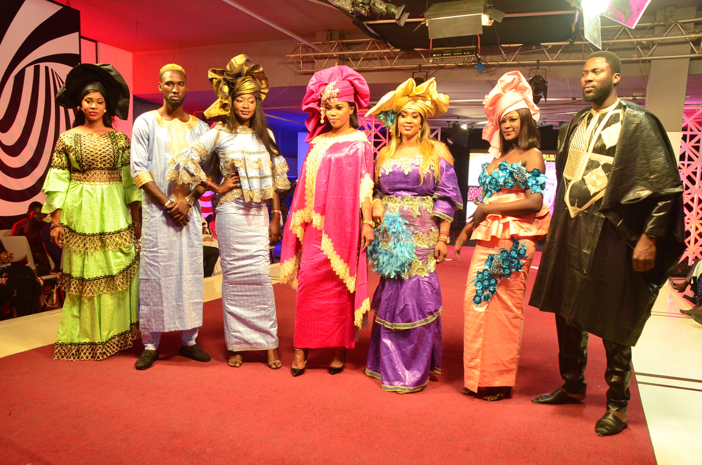 COLLECTION EVENEMENT TABASKI: LES BAZINS BIO UNIVERS PLUS TÉL:778625415/78 1163633 AVEC LA COUTURE DE MONDIALE COUTURE DE IBRA FALL GUÉDIAWAYE TEL: 00221 77 9423761