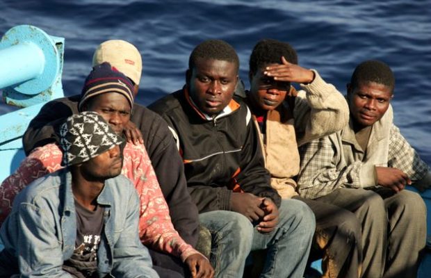 Italie : Salvini bloque plus de 130 migrants sur un navire des garde-côtes