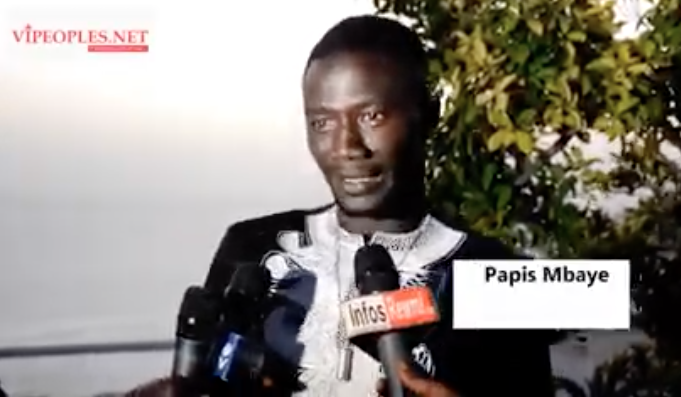 Le jeune percussionniste Papis Morin Mbaye alias PMP face à la presse pour présenter son produit.