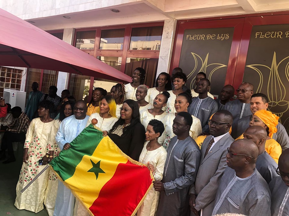 CÉRÉMONIE OFFICIELLE DE REMISE DU DRAPEAU NATIONAL AUX LIONNES DU BASKET