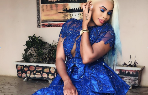 Sagnsé Tabaski 2018: Marichou se penche sur une robe bleue assortie de bretelles