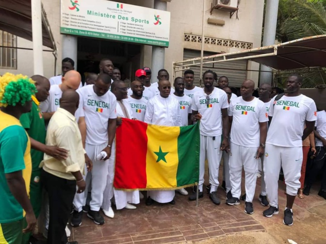 Mondial basket 2019: le drapeau national remis aux "Lions"