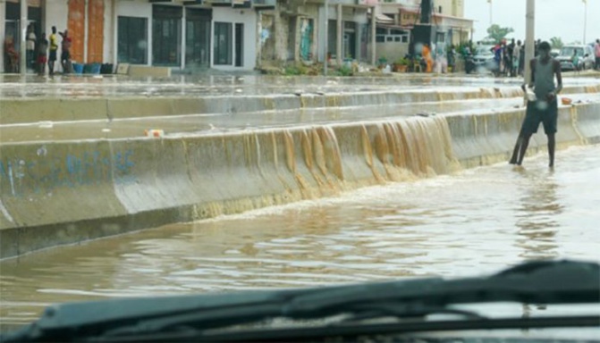 Axe Ourrossogui-Bakel : la route encore coupée, les populations déversent leur bile sur Macky Sall