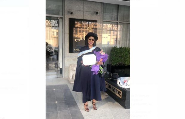 Aminatou Niasse fille de Dr Ahmed Khalifa Niasse La première Sénégalaise diplômée à HULT International business school