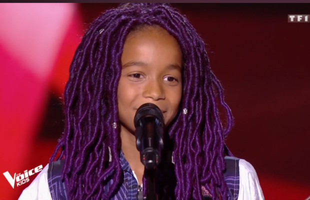 Talima, une jeune Sénégalaise de 12 ans a chanté en Wolof et a explosé le plateau de The Voice Kids. Ça donne les larmes aux yeux