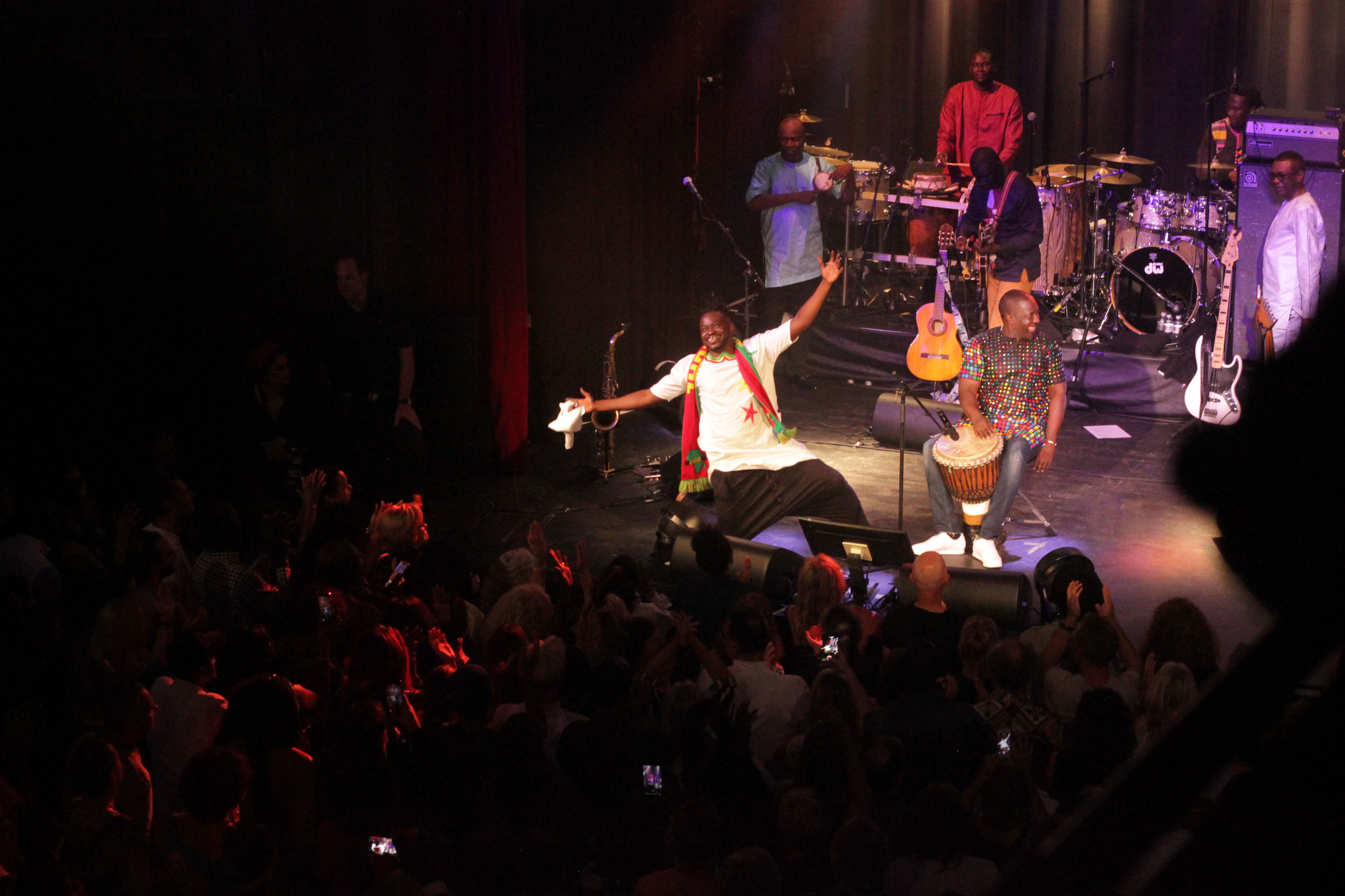 Salle comble à Zurich, Youssou Ndour met le feu encore .