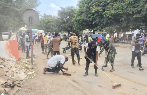 Accueil du Khalife général des mourides à Dakar : Des «Baye Fall» prennent le balai pour un grand nettoyage des avenues Bourguiba et Cheikh Ahmadou Bamba
