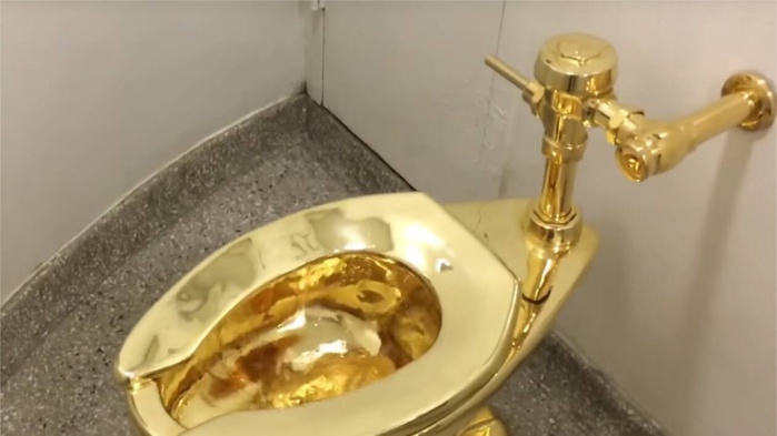 Un wc en or massif dérobé dans un palais en Angleterre