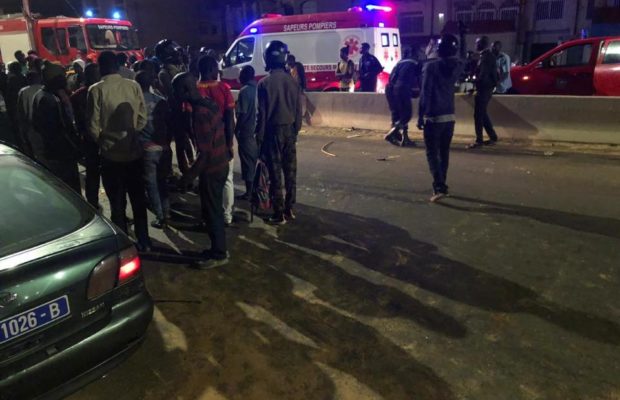 Accident à Fass Mbao : Une voiture se renverse et blesse deux piétons