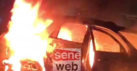 Rond-point Case-ba: une voiture prend feu et le conducteur, voici, la vidéo qui choque les sénégalais