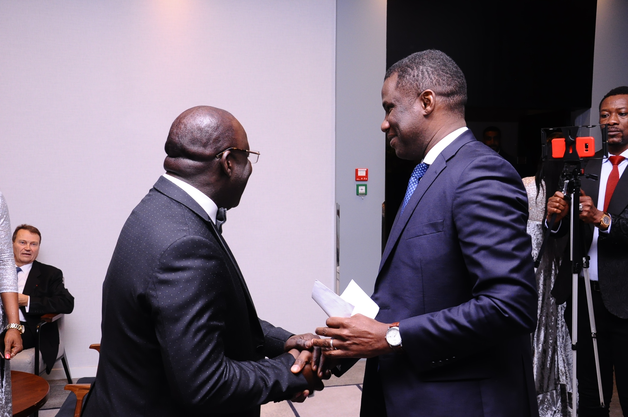 Les premières images de la soirée des African Leadership Award à Paris avec le groupe Promo Consulting.