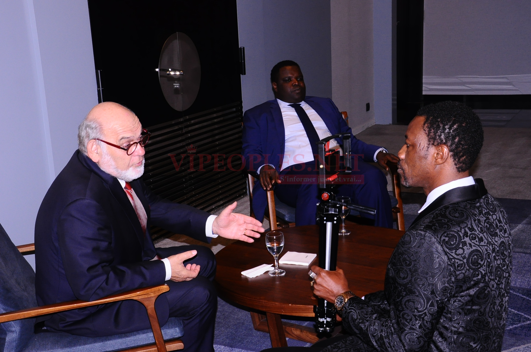 VIDÉO:African Leadership Award, l'ex parlementaire français, sénateur, Robert Hue et son collégue Camille Sylla s'expriment sur la soirée de l'éxcéllence