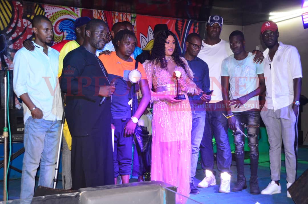 Titi, la lionne de la musique enflamme le Saraba avec son titre de meilleure artiste femelle de l'Afrique de l'Ouest