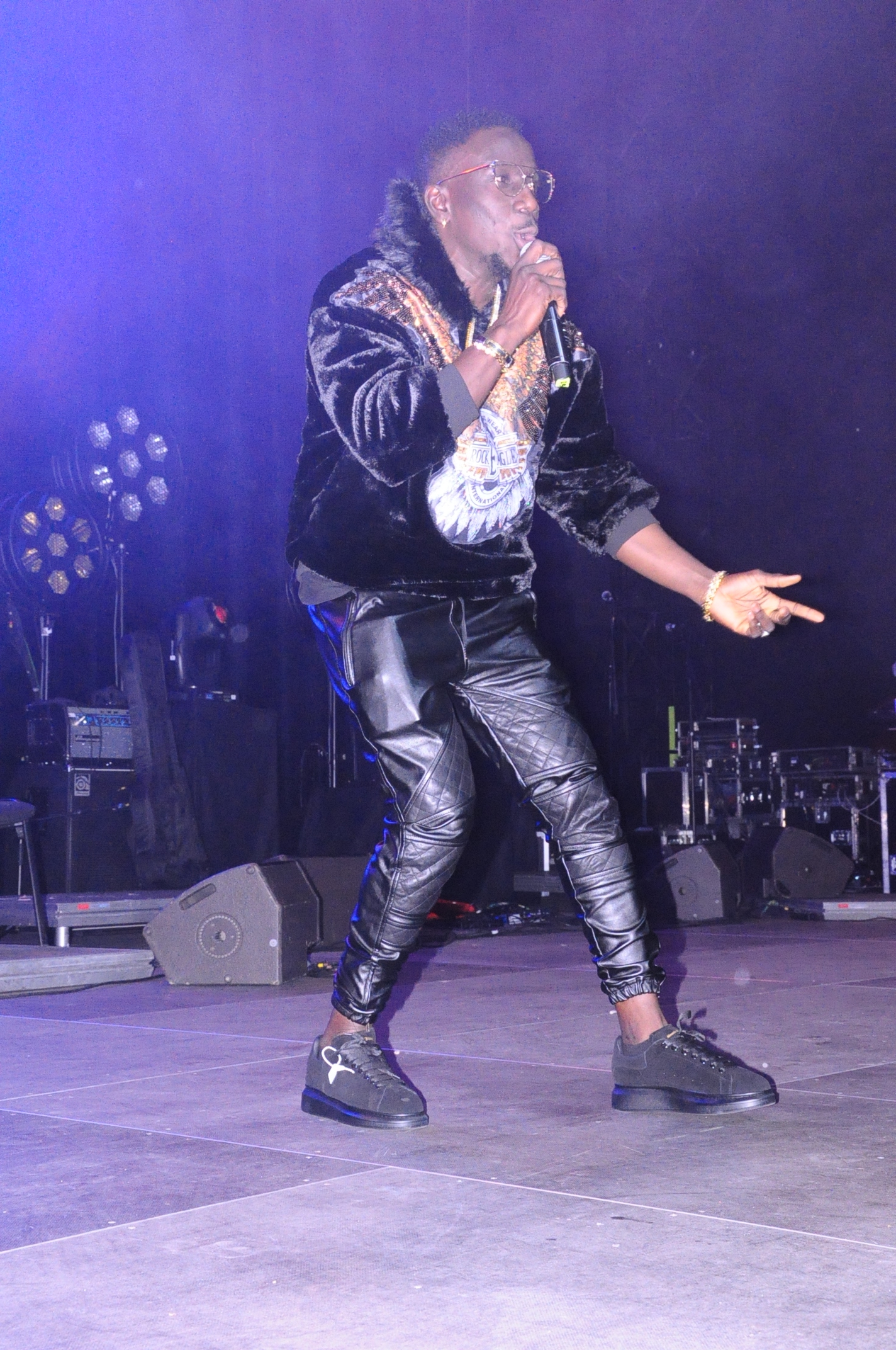 EXCLUSIF: Ousmane Dia séduit le public de Waly Seck au Domes de Paris avec son single "SAMA LOVE"