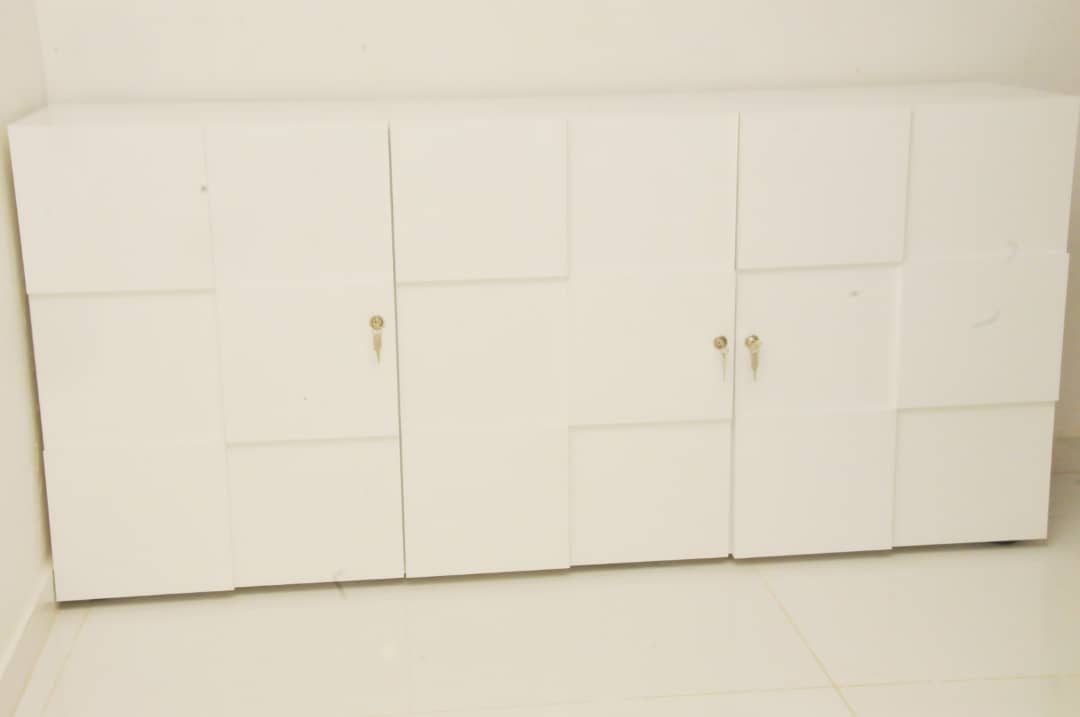 APPARTEMENT MEUBLÉ à louer aux Almadies derrière le Nirvana à 130 000 F CFA/JOUR TÉL 76 573 30 76