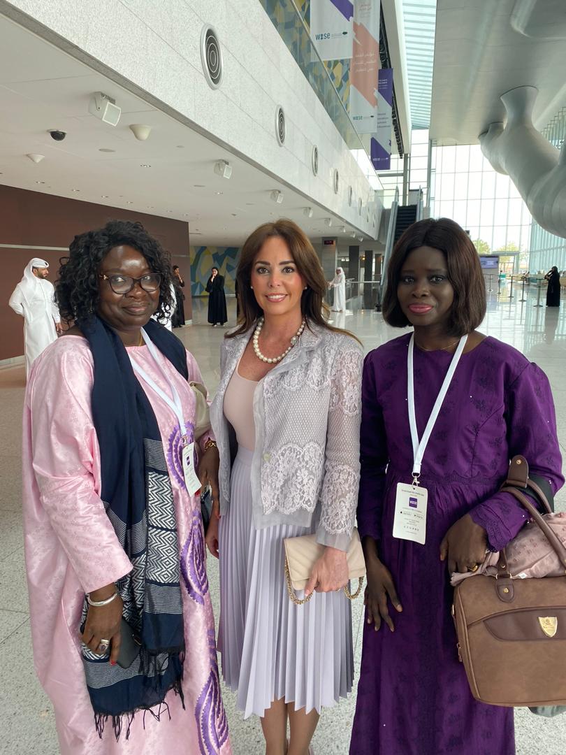 La Présidente  des jeunes élus d’Afrique de l’Ouest, Thérèse FAYE en compagnie de la première dame du Paraguay et de la reine du Quatar