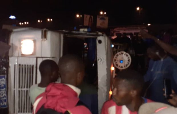 Rond point Technopole : Un Car « Ndiaga Ndiaye » se renverse