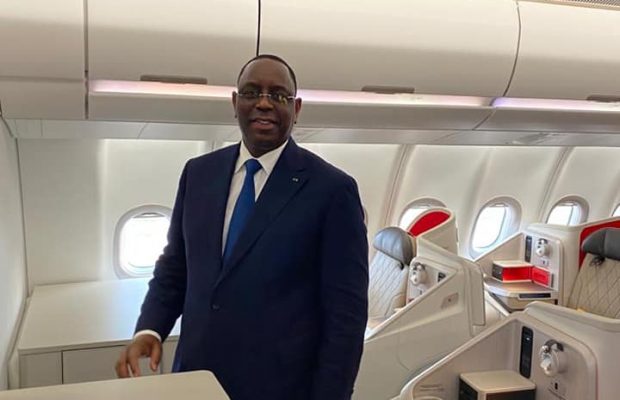 Macky Sall somme les officiels Sénégalais de voyager à bord de Air Sénégal