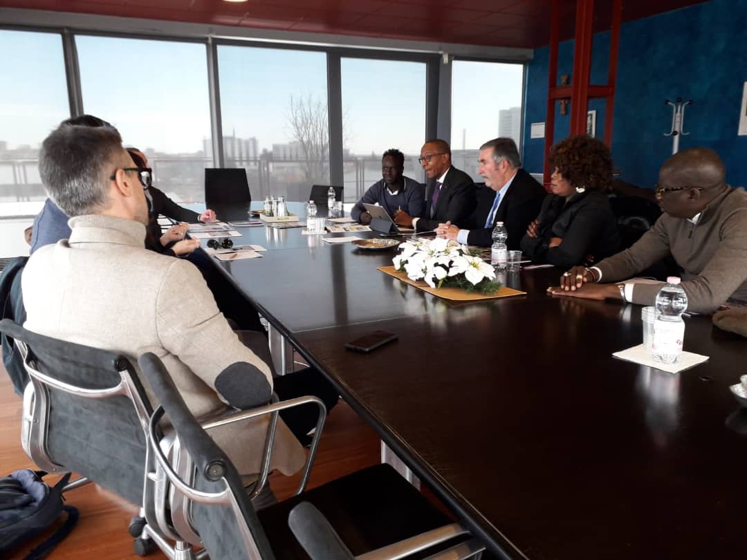 Abdoul Mbaye, ancien Premier ministre du Sénégal, économiste et consultant en stratégie industrielle et bancaire, invité par monsieur Casella a été reçu par l’organisation patronale des PME de Lombardie.
