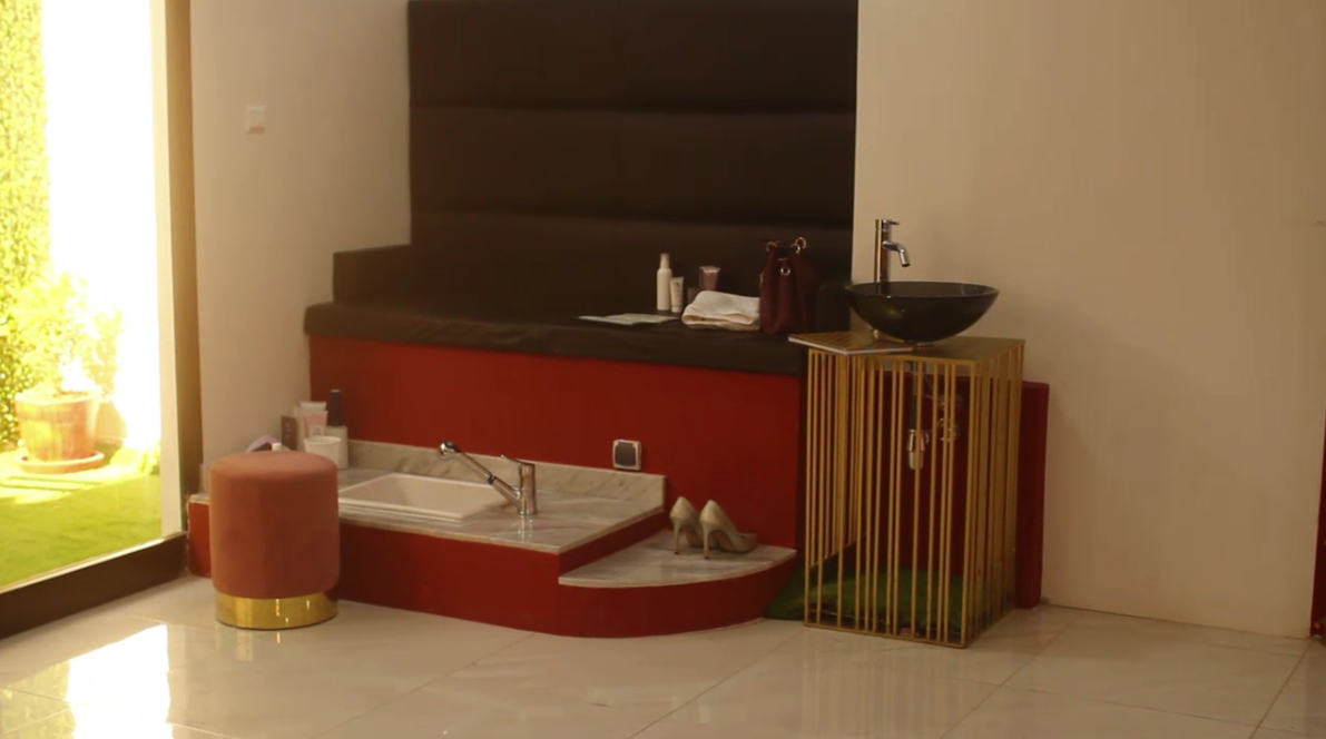 VIDEO: Découvrez AMARSI le stylisme ongulaire, le coin idéale de votre beauté et soins: Pédicure, Manucure, Soin de visage, vernissage