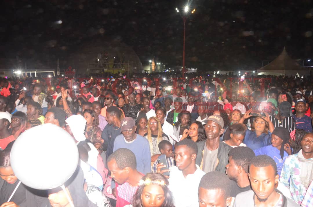 28 FIDAK: Un monde fou attérit à la foire de Dakar ce samedi 21 décembre pour assister au concert des artistes: Biacha, Kane Diallo, Diaw Diop Ibra Nadio, et Pape Diouf