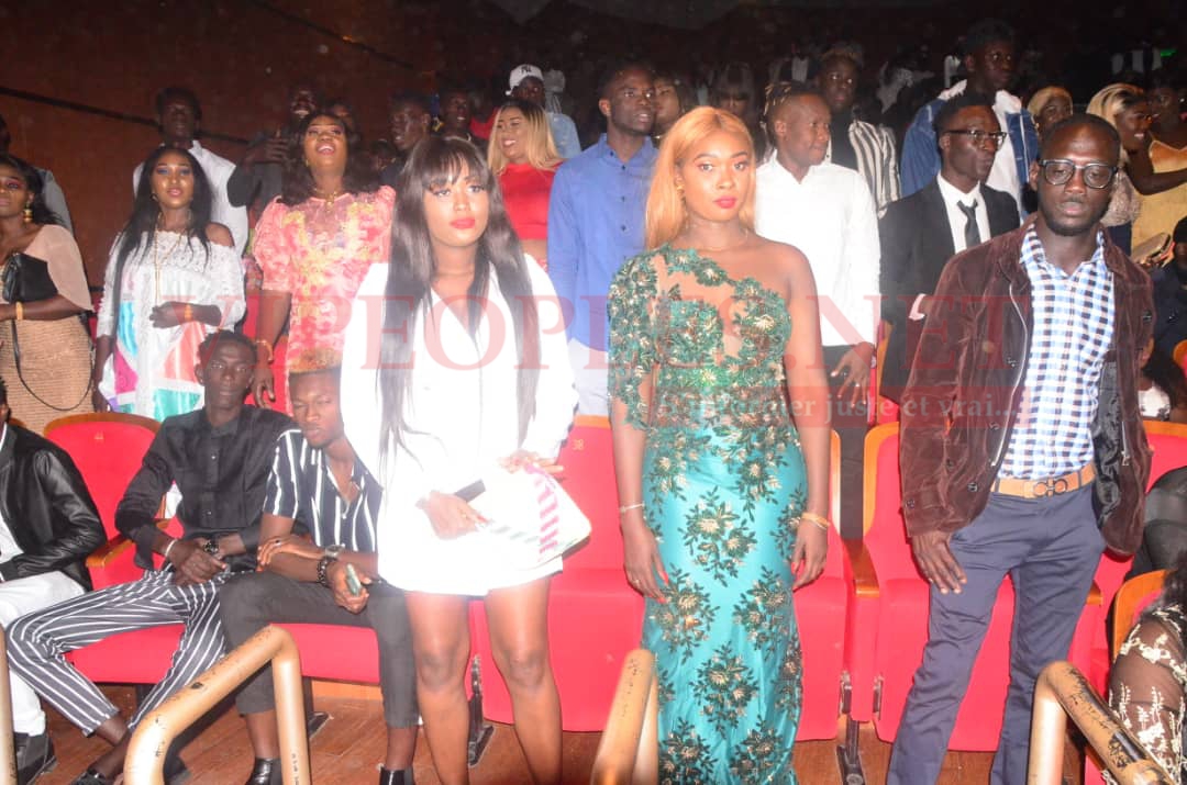 70 PHOTOS GRAND THEATRE: Les différentes "SANGNE SÉ" du public de El hadj Keita, le Neymar de la musique qui vient de marquer ses empreintes.