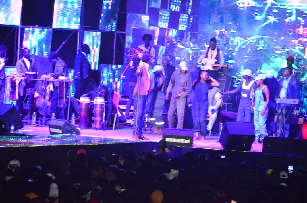 31 Décembre, Waly Seck détrone tout et se hisse au sommet de l'Esplanade du Grand Théâtre. Regardez