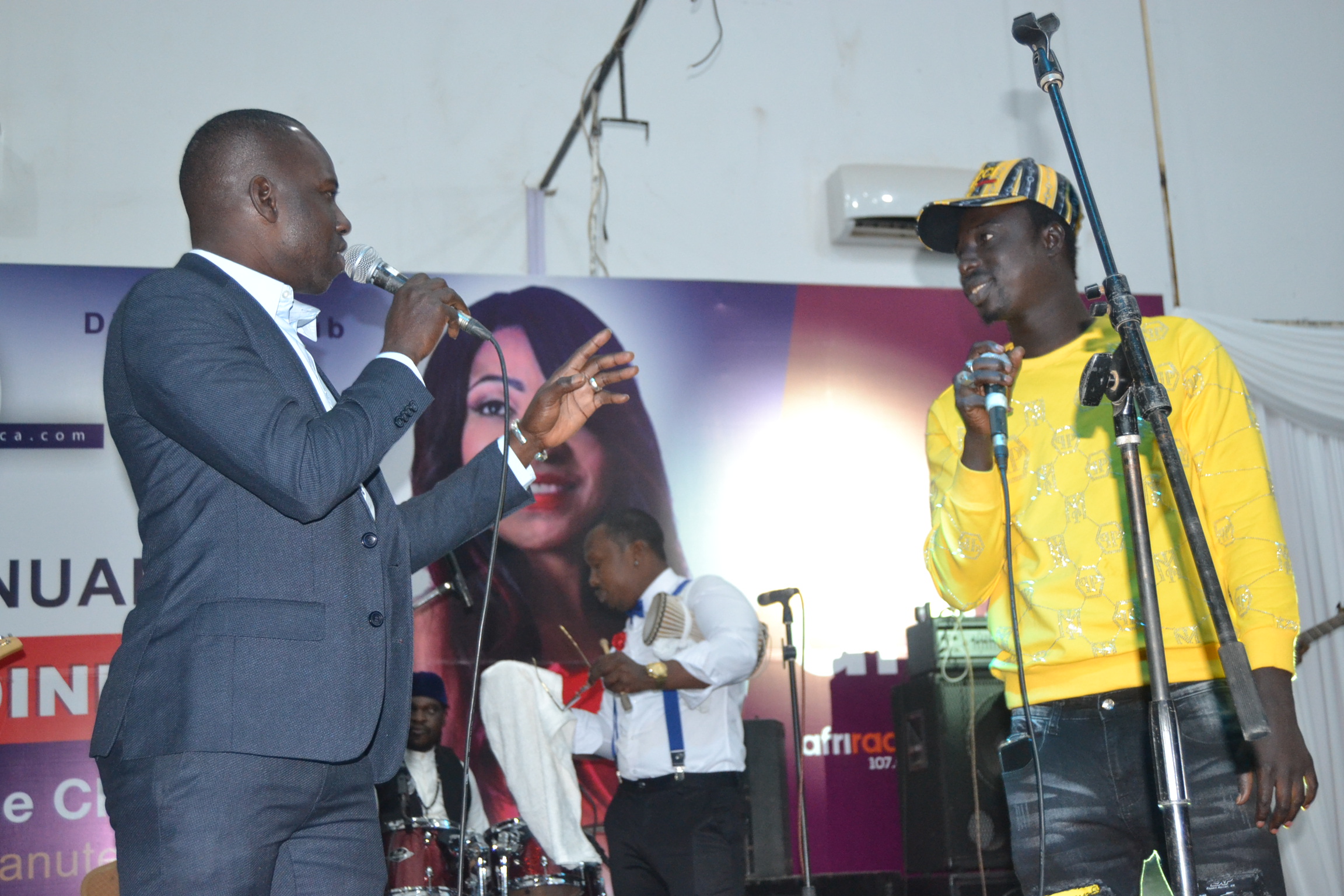 VIDÉO: Bakane Seck honoré par madame la maire de Banjul Roky Malick Low ce 1 er Janvier en Gambie.