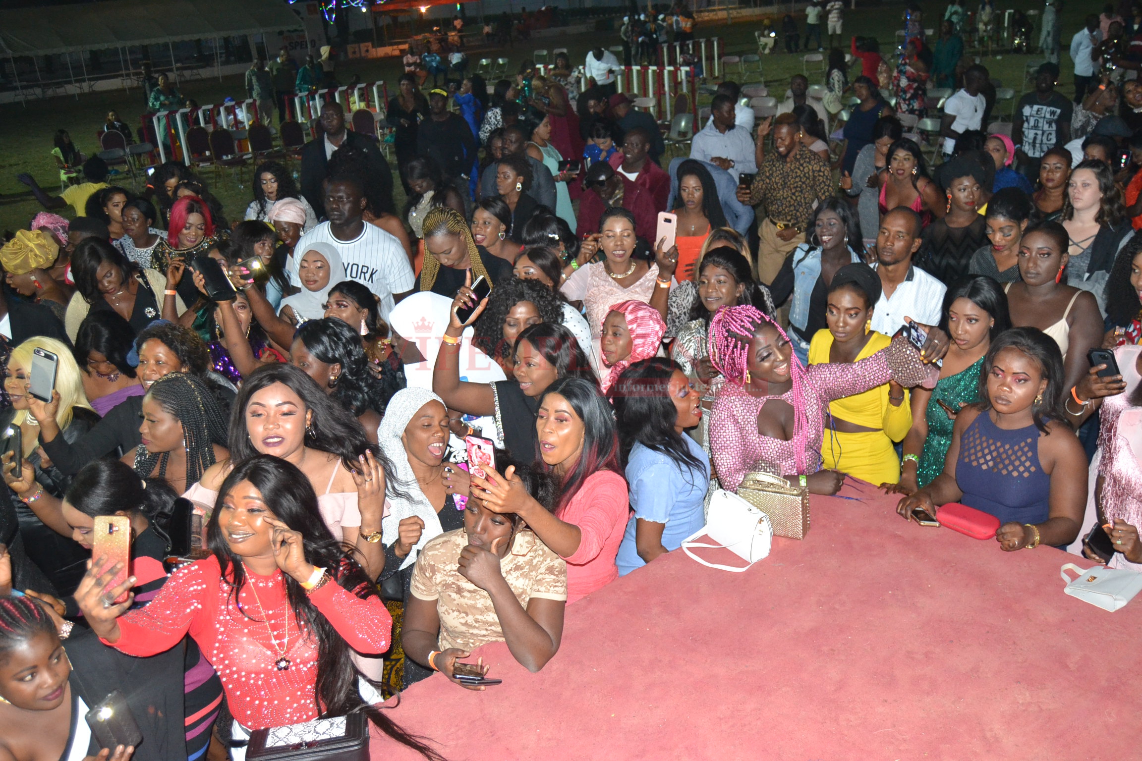 153 IMAGES: Comment TITI la lionne de la musique Sénégalaise a séduit son public au Q CITY de la Gambie avec un show magique.