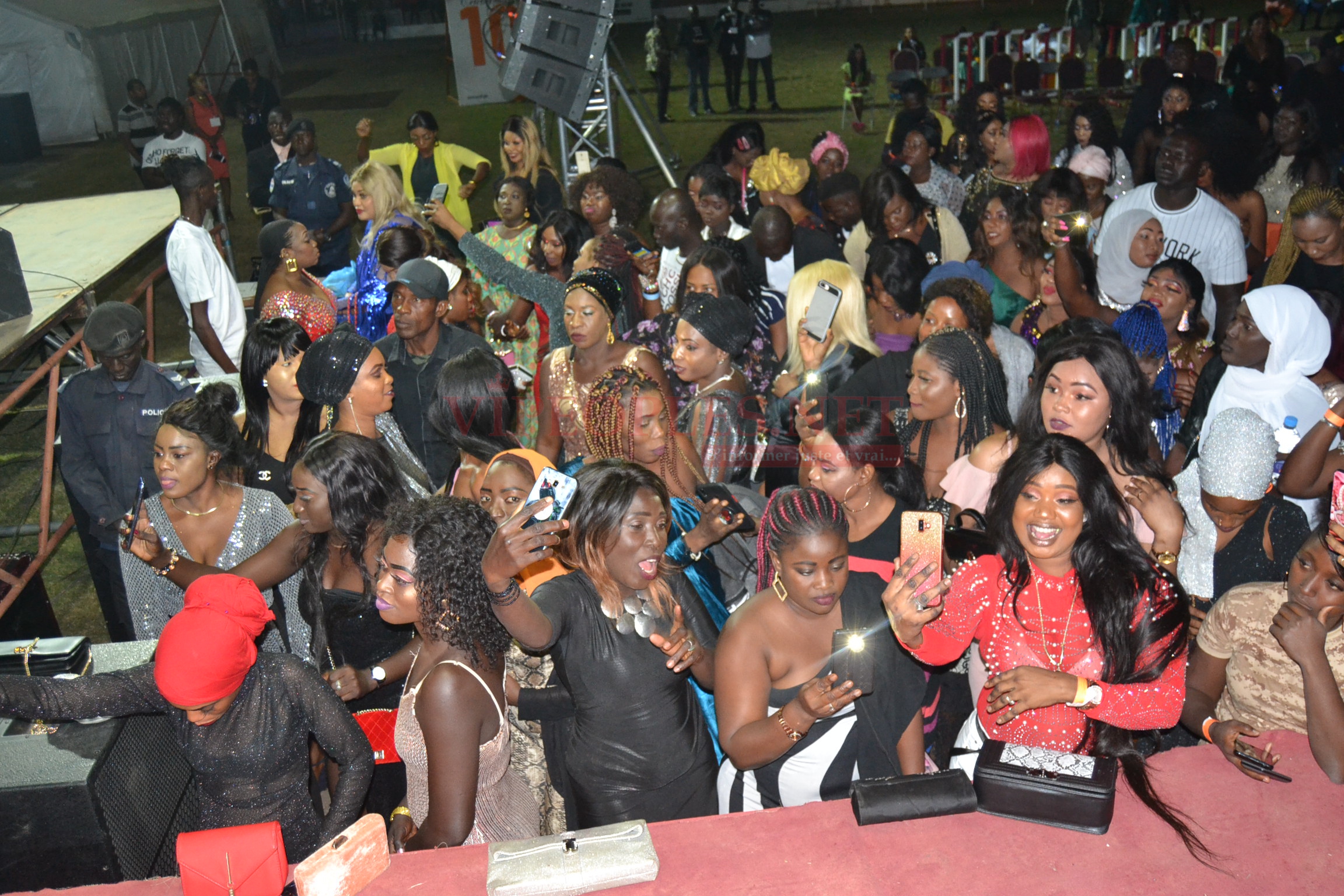 153 IMAGES: Comment TITI la lionne de la musique Sénégalaise a séduit son public au Q CITY de la Gambie avec un show magique.
