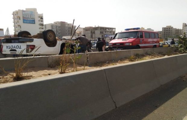 Poste Thiaroye : Un camion remorque emboutit une L200