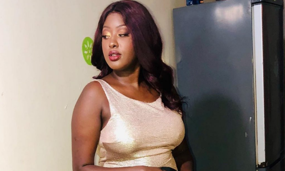 La robe de Mamy de la serie « Adja » qui fait fureur…Regardez