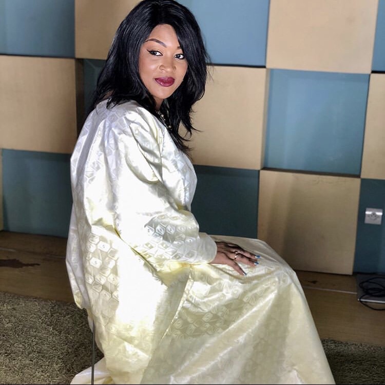 Titi, la « Lionne » avec sa tenue sénégalaise ravit les internautes