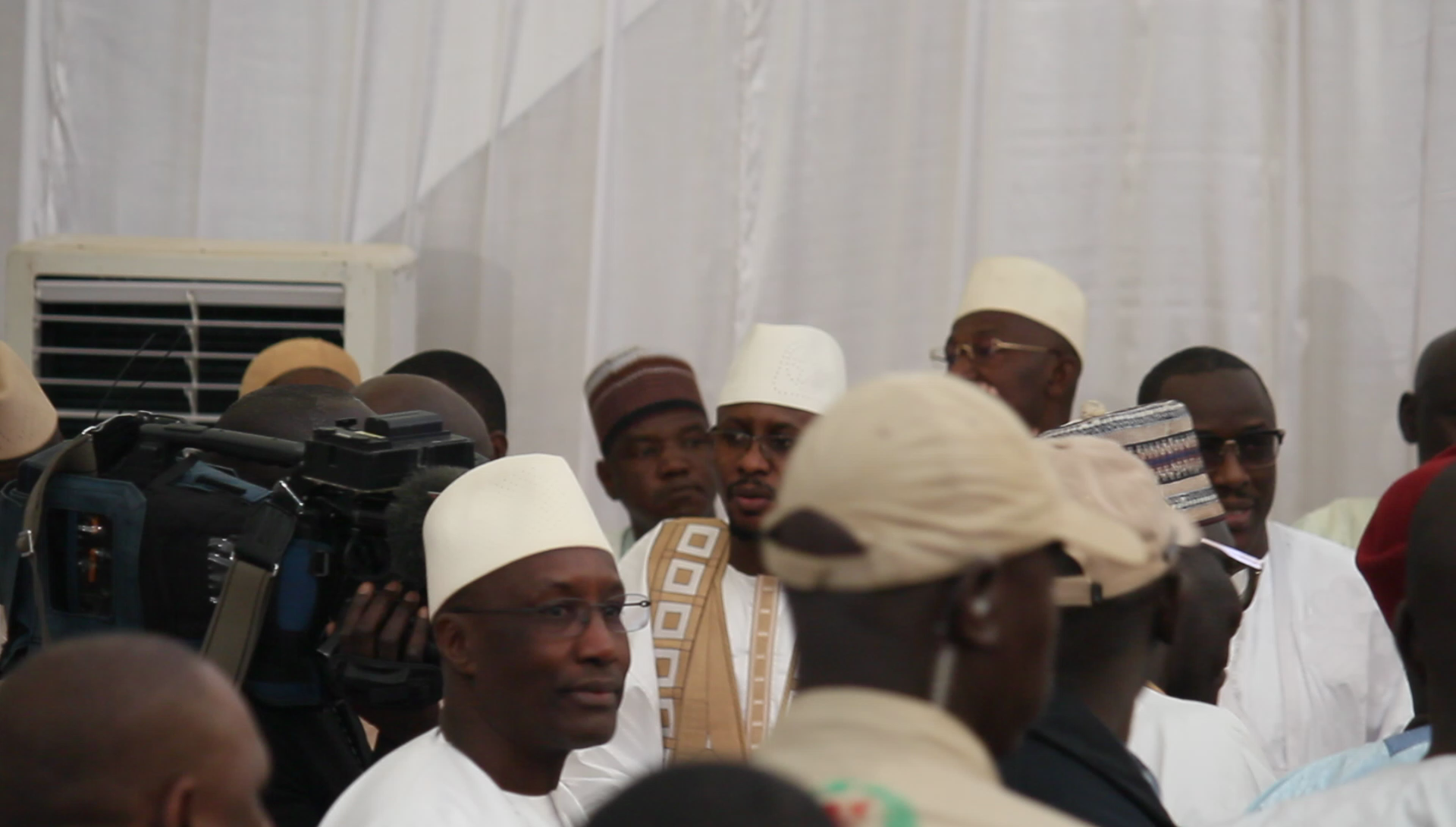 Louga Ziarra Omarienne 2020 : le fils du Khalife facilite le rapprochement entre Moustapha DIOP et Mamour DIALLO