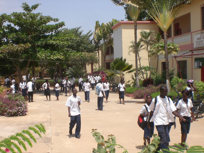 CEM de Boucotte : un enseignant tabassé et blessé à l’œil, ses collègues paralysent les cours