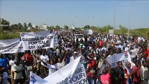 Gambie: Trois morts lors d'une manifestation pour le départ du Président Barrow