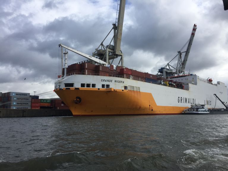 Voici "Grande Nigéria", le bateau qui transportait la tonne de drogue saisie au Port de Dakar