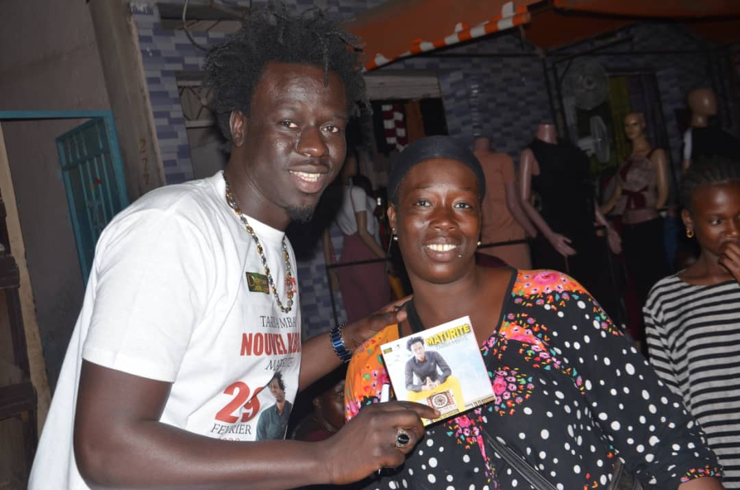 VIDÉO: 3000 Albums vendus en 24H, le fils de Moustapha Mbaye, Tarba Mbaye bat le record en 2020.