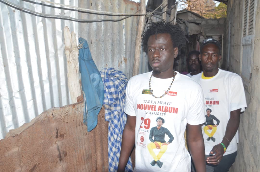 VIDÉO: 3000 Albums vendus en 24H, le fils de Moustapha Mbaye, Tarba Mbaye bat le record en 2020.
